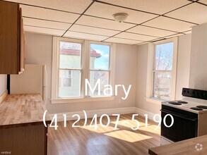 Building Photo - 1 br, 1 bath Triplex - 1610 Davis Avenue 2