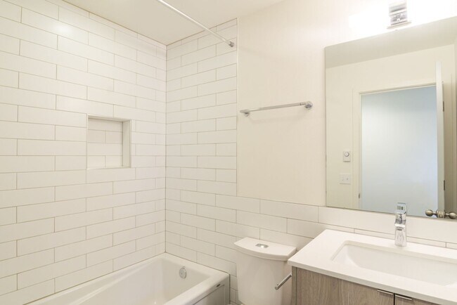 Building Photo - 3Bd/3.25Ba Seattle Home