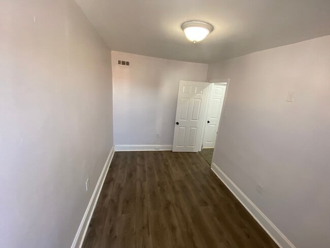 Building Photo - 1725 Monument St