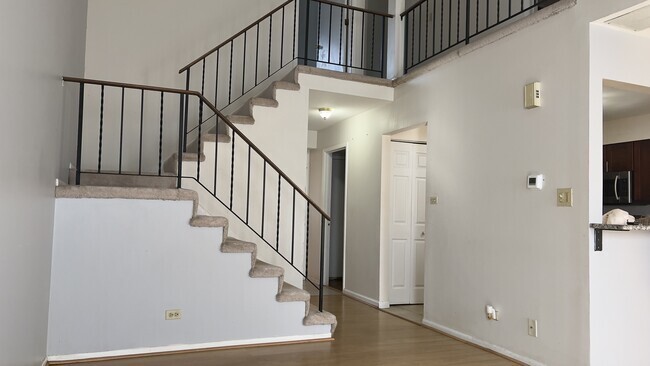Building Photo - 385 Grissom Ct