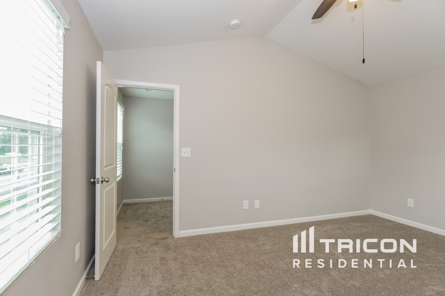 Building Photo - 117 Maple Crest Dr