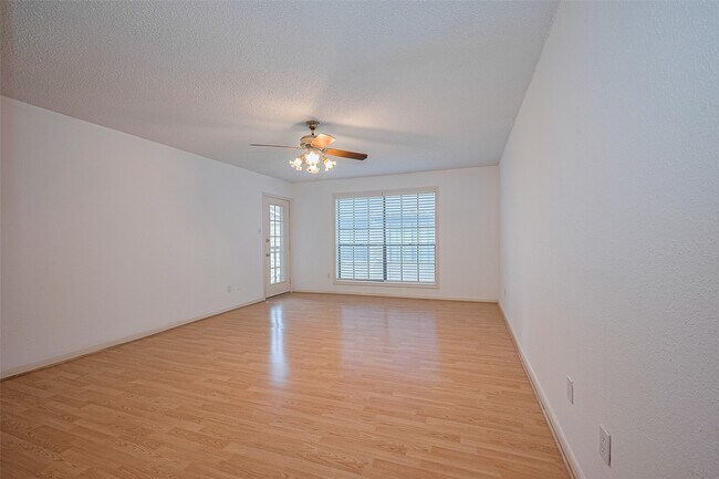 Building Photo - 1311 Antoine Dr
