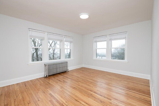 Building Photo - 123 Highland Ave