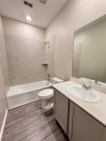 Building Photo - 3401 Riverside Dr