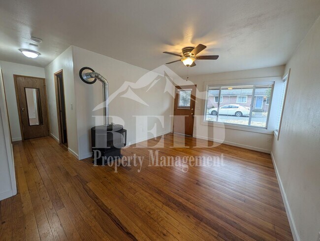 Building Photo - Lebo Reid Duplex