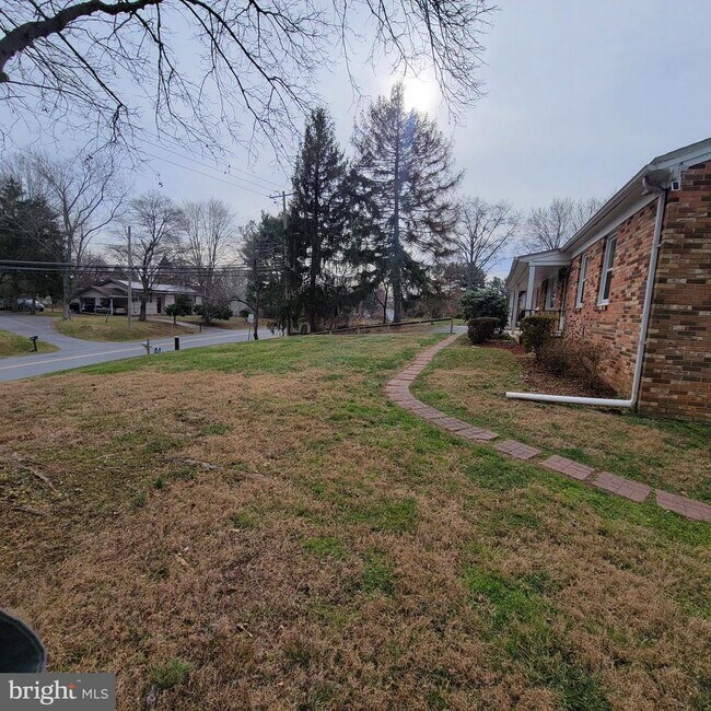 Building Photo - 18320 Metz Dr