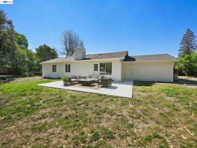 Building Photo - 72 Orchard Ct