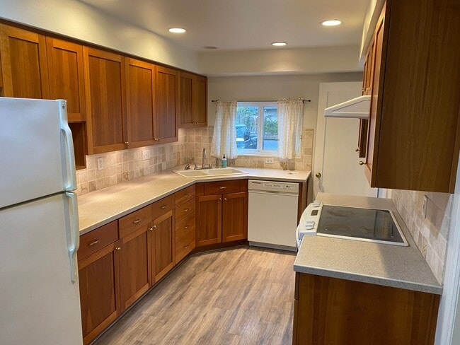 Building Photo - 6144 N Willamette Blvd