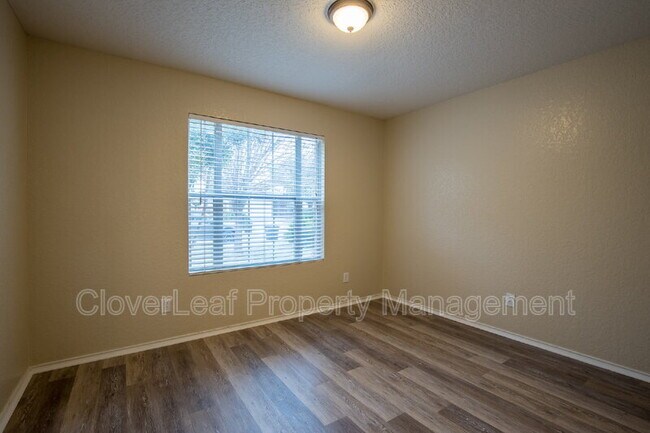 Building Photo - 8907 Laguna Falls