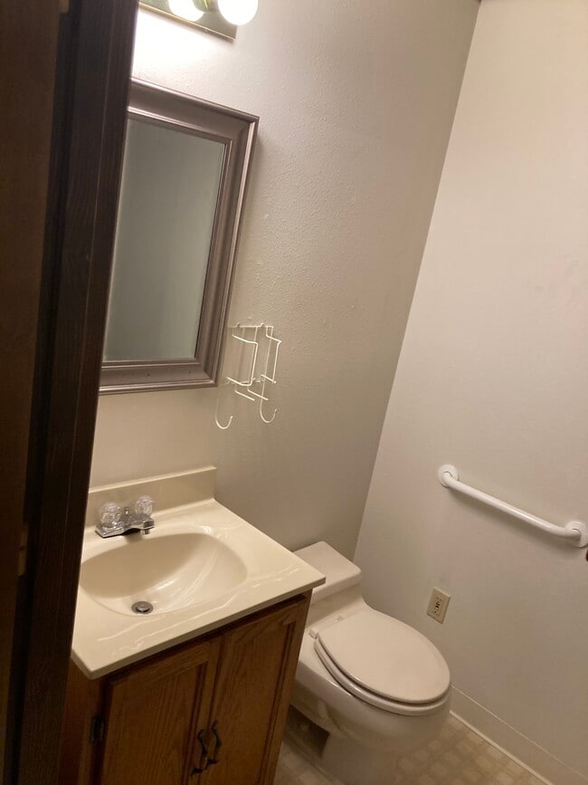Half bath - 17221 SE Oatfield Rd