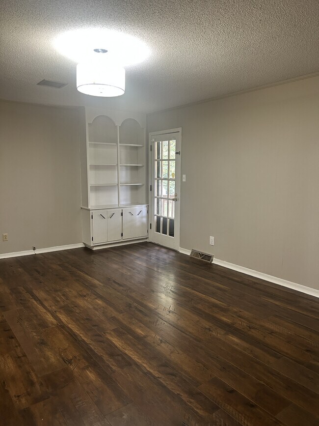 Building Photo - 2230 Cloyd Blvd