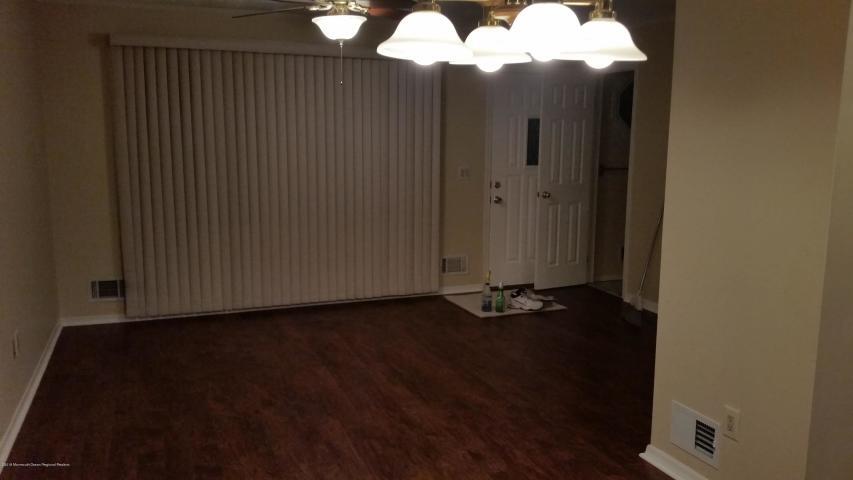 Building Photo - 744 Spray Ave