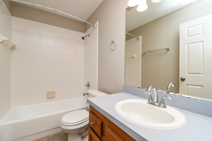 Building Photo - 1653 Spring Oaks Ln