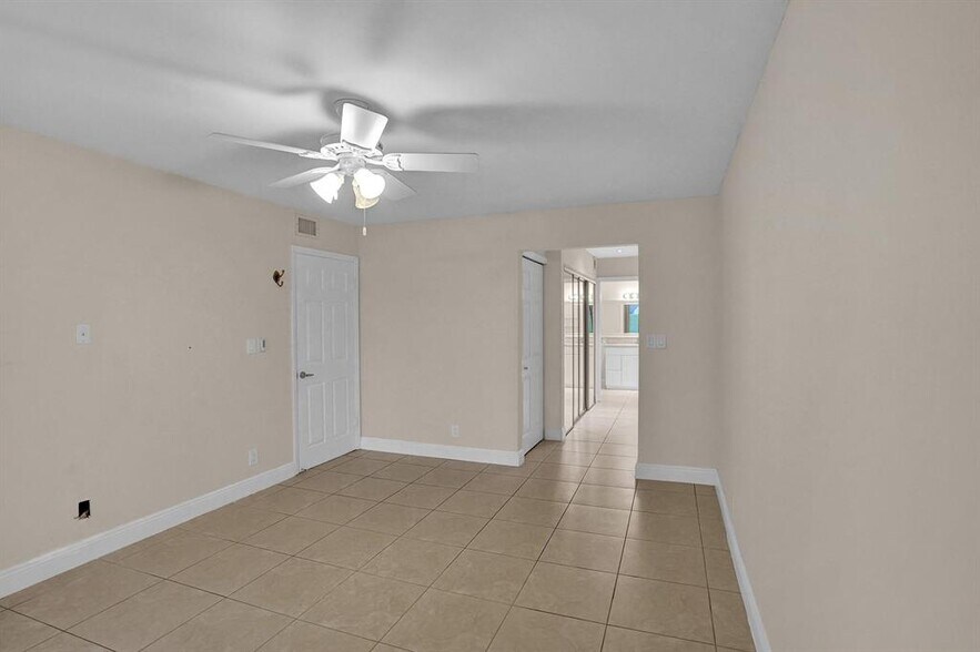 Building Photo - 16300 Golf Club Rd