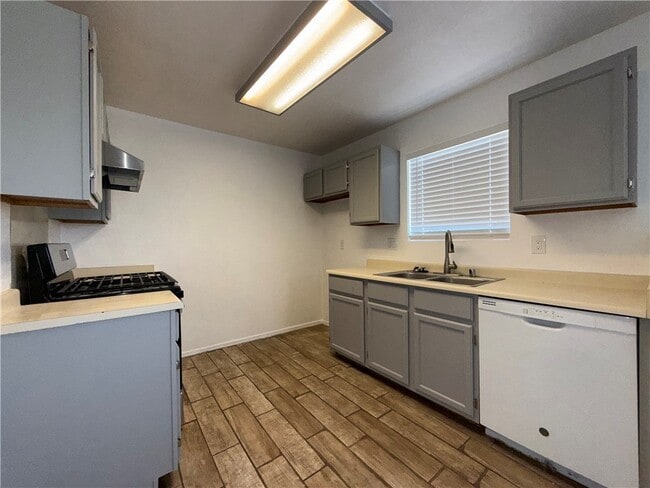 Building Photo - 807 Gemstone Ave