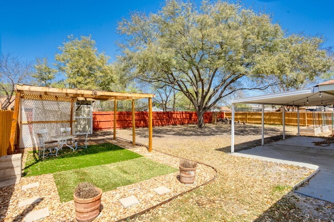 Building Photo - 5259 Prince Valiant Dr