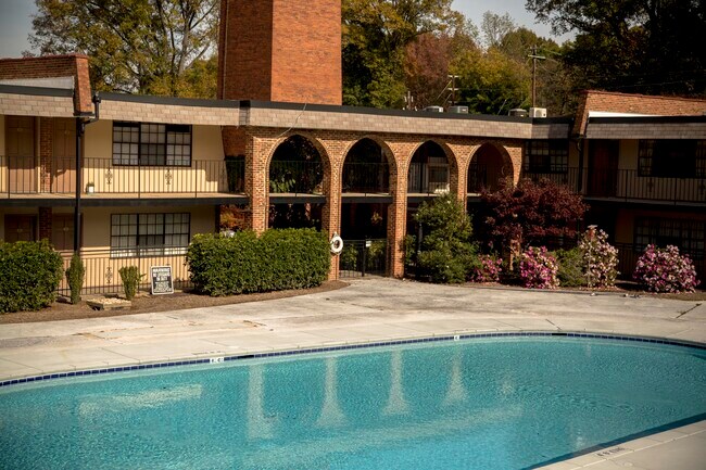 Building Photo - 807 W Trinity Ave