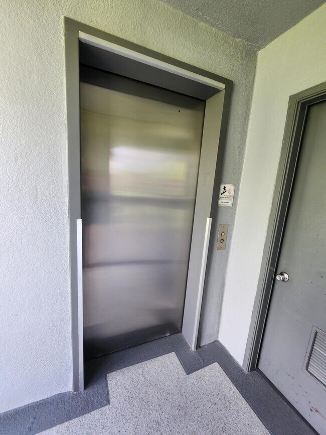 Building Photo - 106 Suffolk C