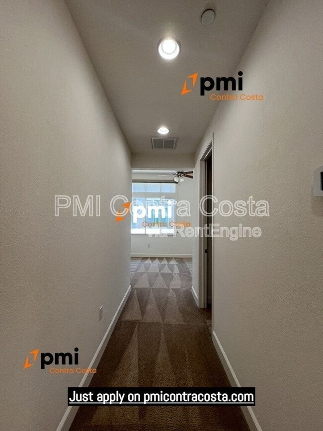 Building Photo - 5217 S Esprit Loop