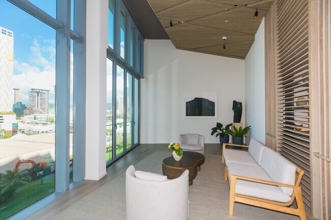 Building Photo - KOULA 2b2b1pkg Ready to Move In!