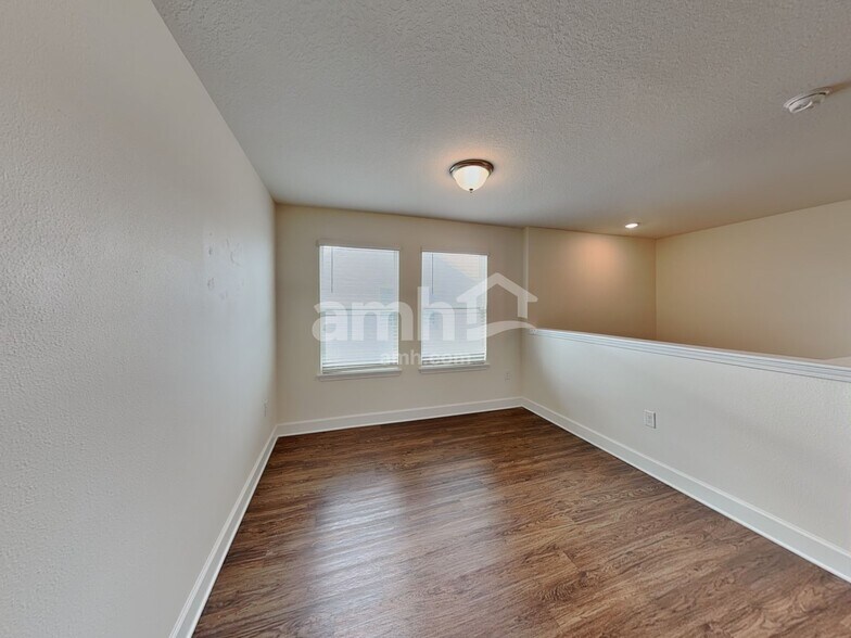 Building Photo - 322 Pine Terrace Dr