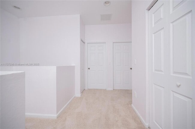 Building Photo - 445 NE 21st Ave