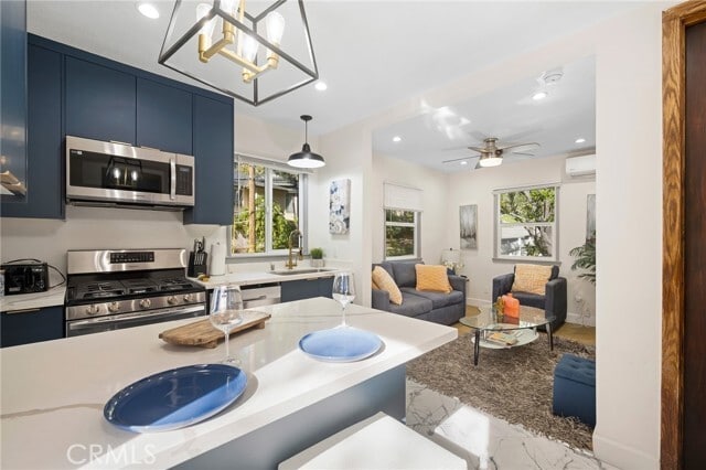 Building Photo - 2065 E Altadena Dr