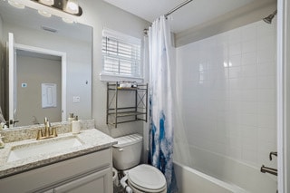 Building Photo - Like New Townhome in Heritage Oaks!