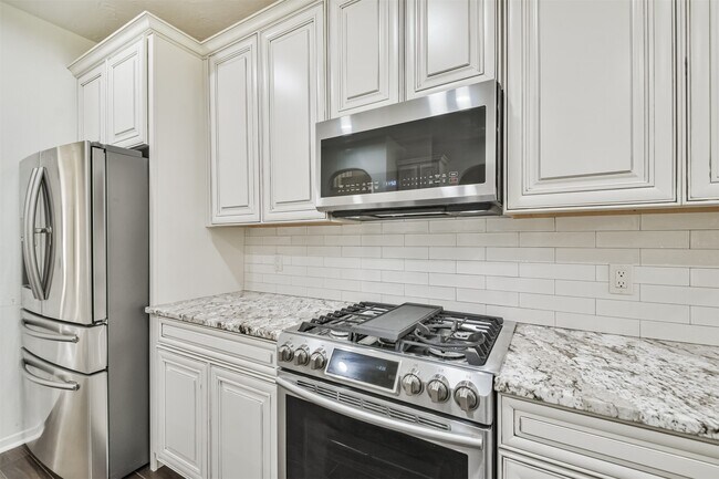 Building Photo - 811 Liberty Way