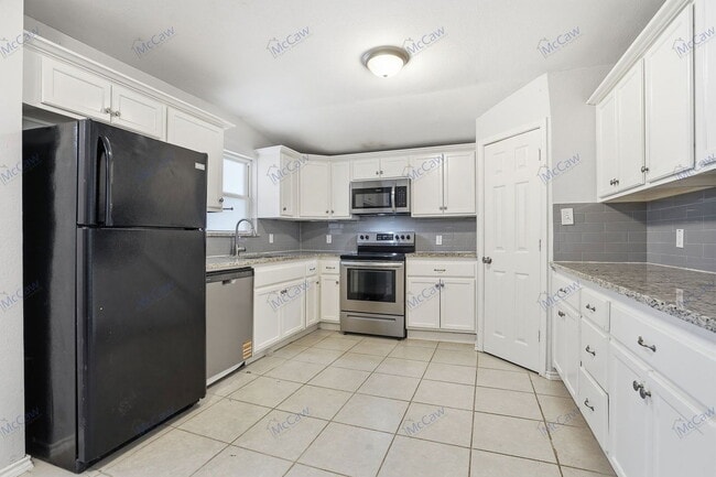 Building Photo - 508 W Lone Star Ave