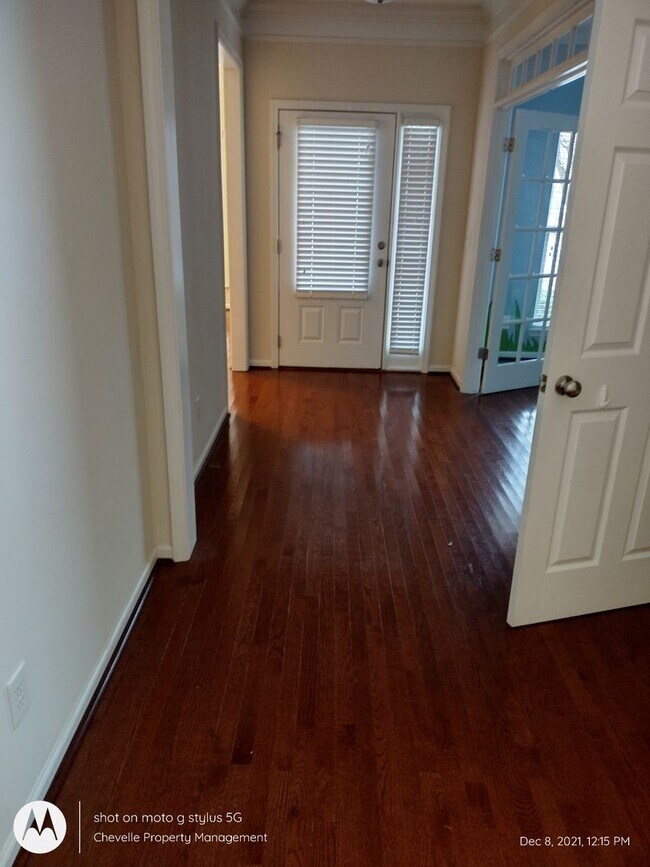 Building Photo - Beautiful 5 bedroom FOR RENT