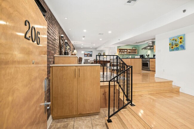 Building Photo - 339 N West Ave