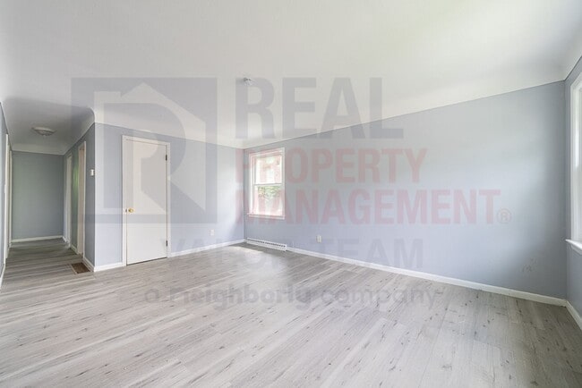 Building Photo - Welcoming 3 Bed 1 Bath Single  Family Home