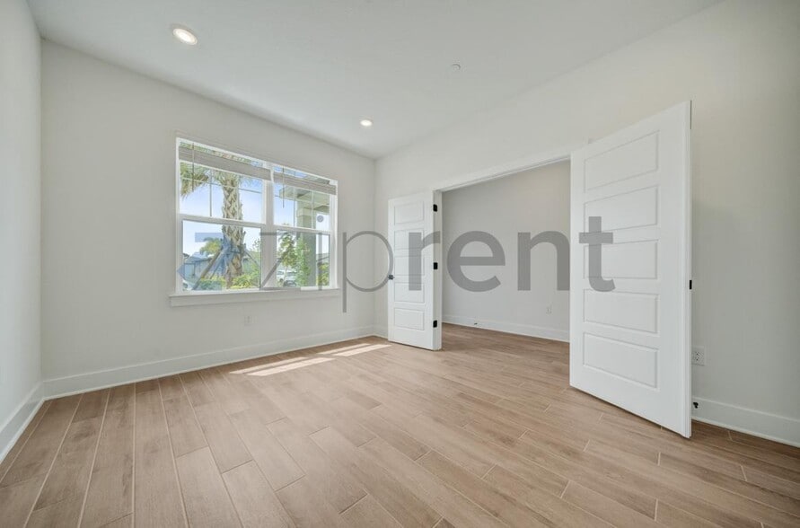 Building Photo - 534 Sun Chaser Dr