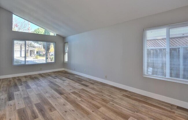 Building Photo - 33567 Stephano Ct