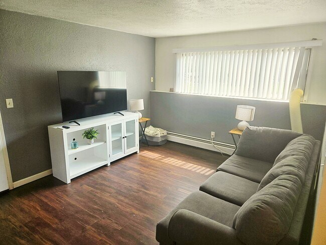 Unit 1 - 1300 14th Ave NW