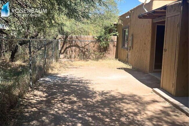 Building Photo - Charming and cozy 2-beds, 2-baths 4-plex unit in Tucson!
