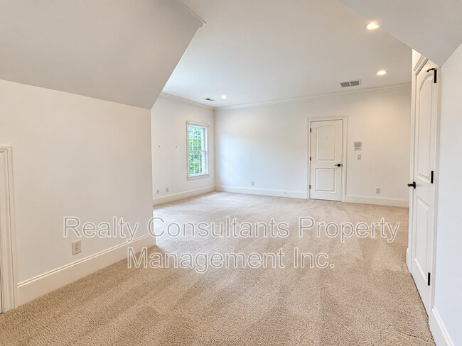 Building Photo - 7517 Henson Forest Dr