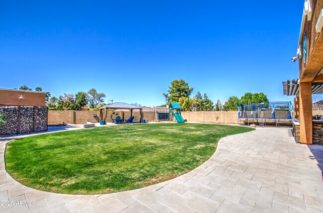 Building Photo - 3016 N Glenview