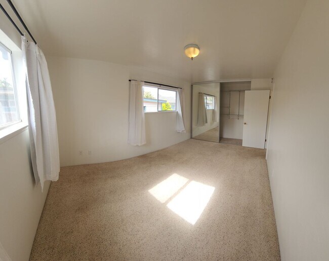 Building Photo - 550 Piney Way