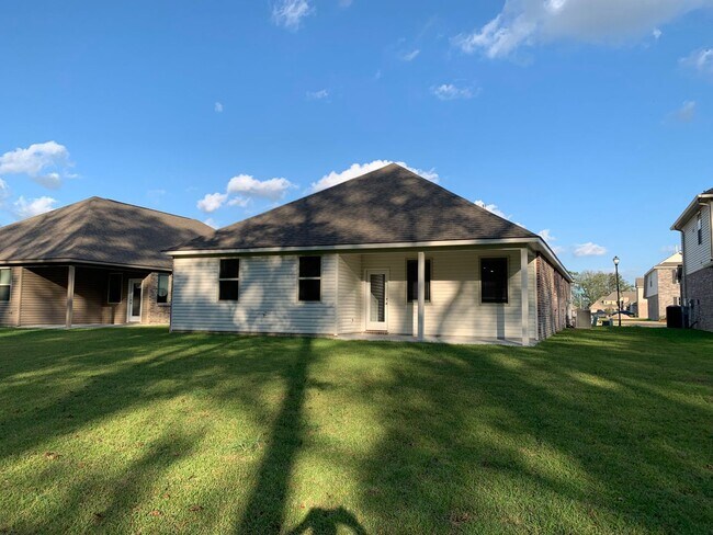 Building Photo - 7601 Trailview Dr