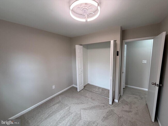 Building Photo - 4924 McFarland Dr