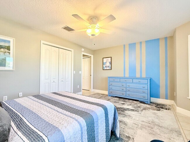 Building Photo - Live The Villages life: 3Bedrooms/2Baths furnished home with all the premier recreation access!