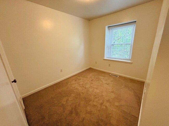 Building Photo - 103 Huntington Ln