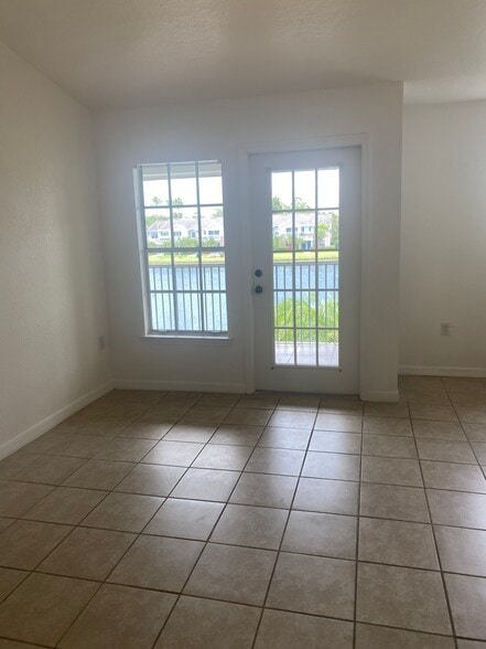 Building Photo - 8933 Manor Loop