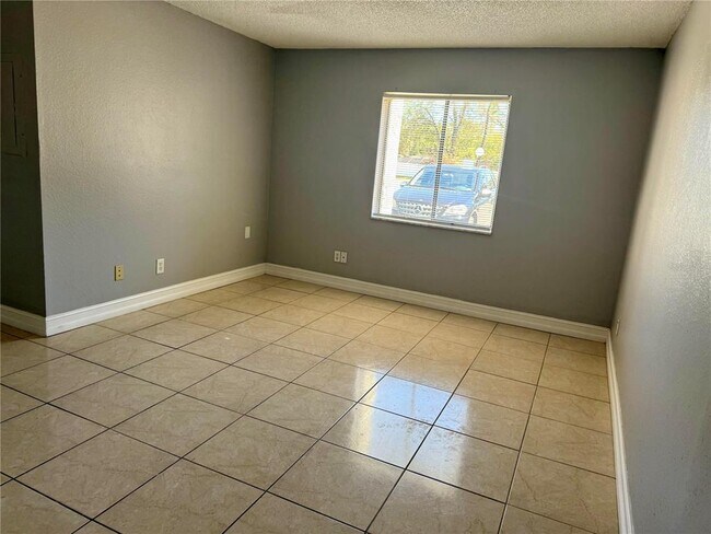 Building Photo - 127 Springwood Cir