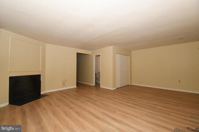 Building Photo - 8147 Inverness Ridge Rd
