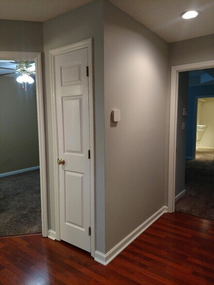 Building Photo - 1015 Salford Pl