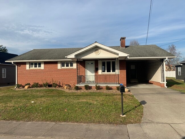 Building Photo - 204 19th street