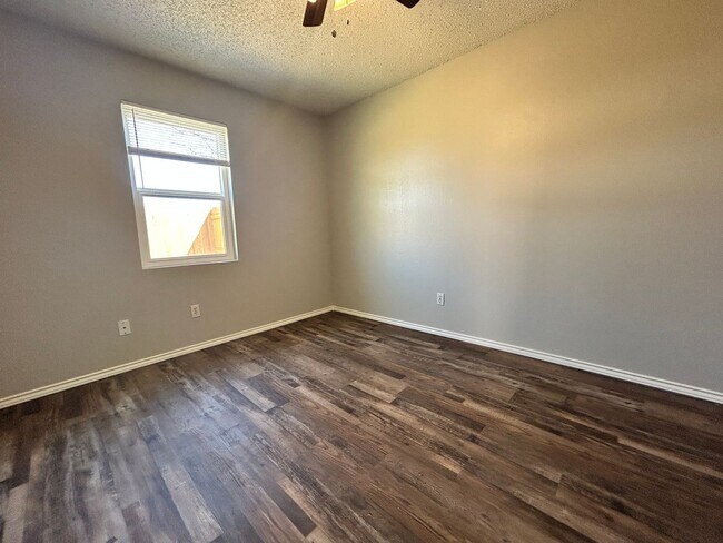 Building Photo - 9603 Elmwood Ave